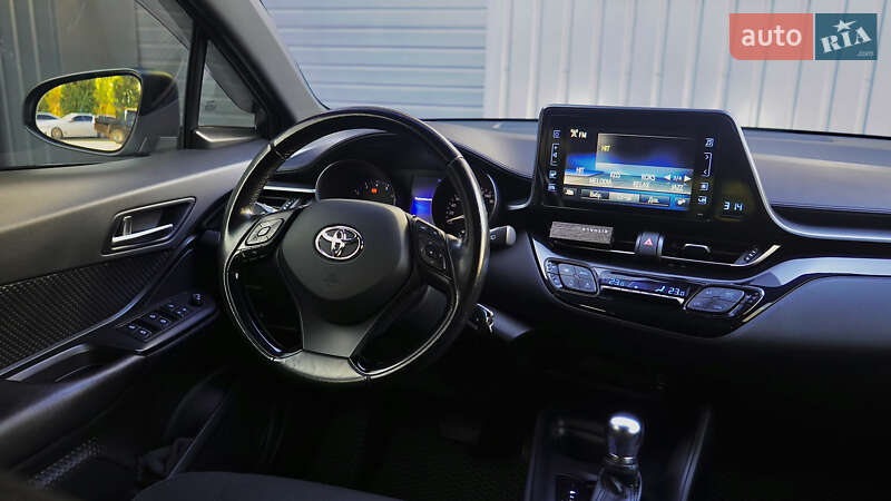 Внедорожник / Кроссовер Toyota C-HR 2017 в Львове фото 25 Внедорожник / Кроссовер Toyota C-HR 2017 в Львове