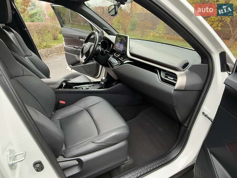 Позашляховик / Кросовер Toyota C-HR 2018 в Києві фото 32 Позашляховик / Кросовер Toyota C-HR 2018 в Києві