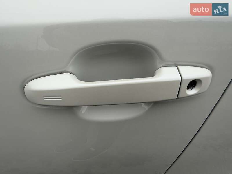 Позашляховик / Кросовер Toyota C-HR 2018 в Києві фото 43 Позашляховик / Кросовер Toyota C-HR 2018 в Києві