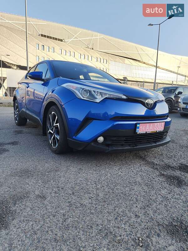 Внедорожник / Кроссовер Toyota C-HR 2018 в Львове