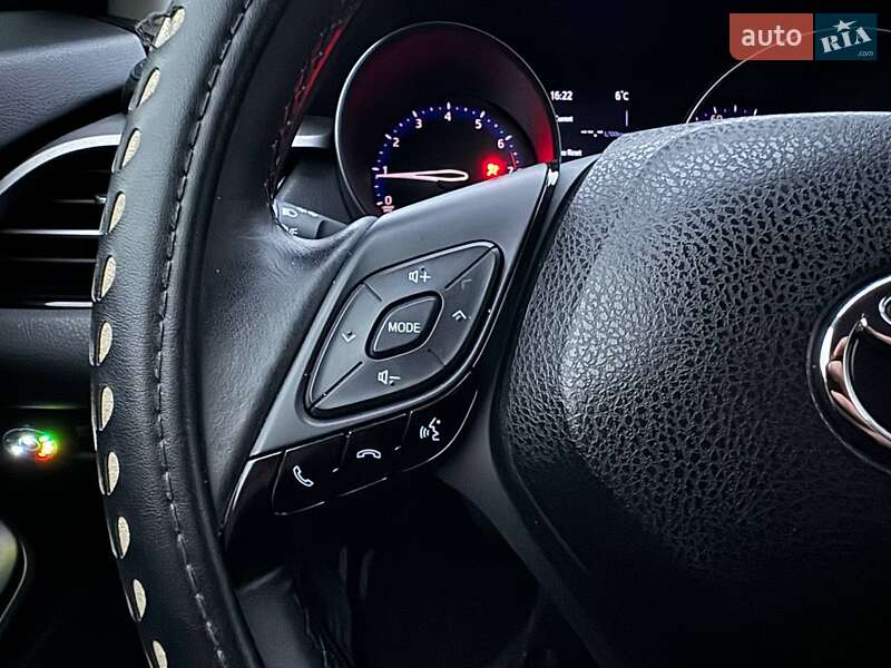 Внедорожник / Кроссовер Toyota C-HR 2019 в Киеве