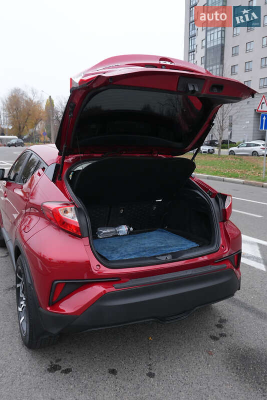 Позашляховик / Кросовер Toyota C-HR 2020 в Харкові