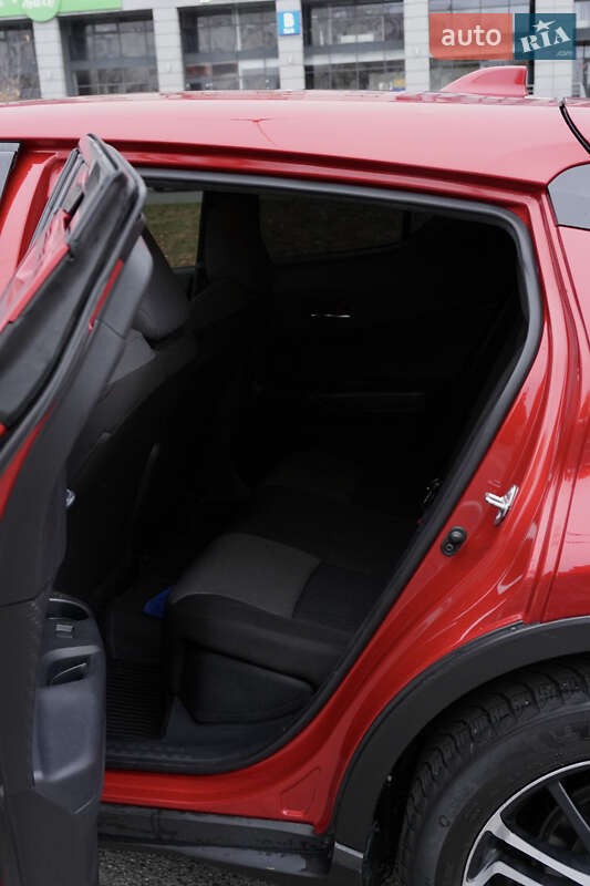 Позашляховик / Кросовер Toyota C-HR 2020 в Харкові