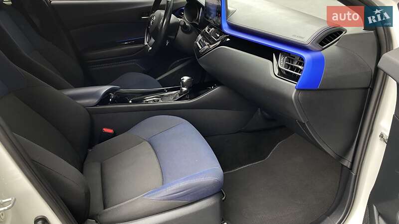 Внедорожник / Кроссовер Toyota C-HR 2018 в Одессе фото 6 Внедорожник / Кроссовер Toyota C-HR 2018 в Одессе