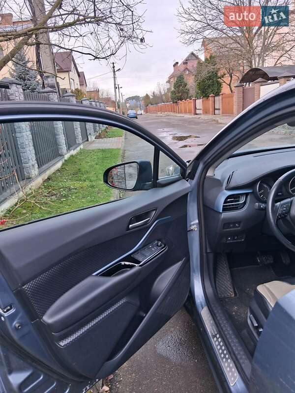 Внедорожник / Кроссовер Toyota C-HR 2020 в Львове