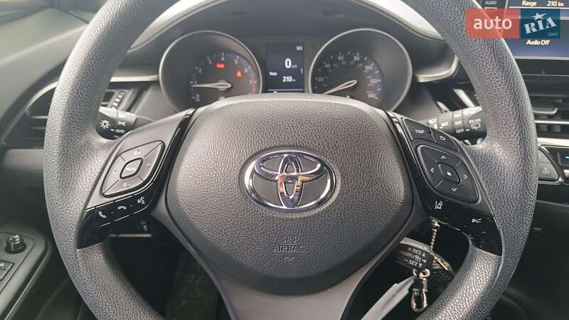 Позашляховик / Кросовер Toyota C-HR 2018 в Києві