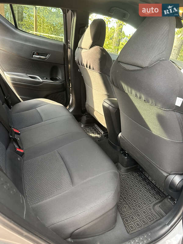 Позашляховик / Кросовер Toyota C-HR 2017 в Ковелі фото 10 Позашляховик / Кросовер Toyota C-HR 2017 в Ковелі