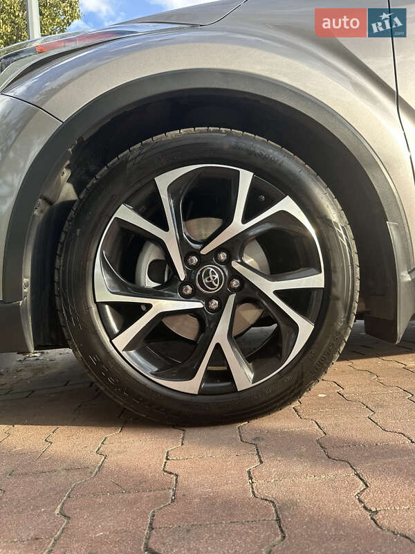 Позашляховик / Кросовер Toyota C-HR 2017 в Ковелі фото 12 Позашляховик / Кросовер Toyota C-HR 2017 в Ковелі