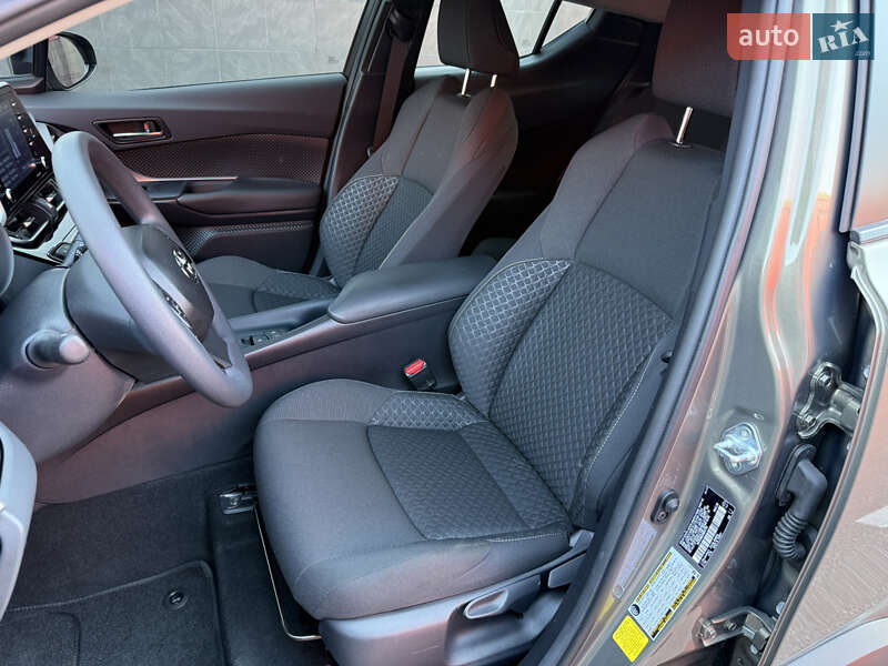 Внедорожник / Кроссовер Toyota C-HR 2021 в Киеве