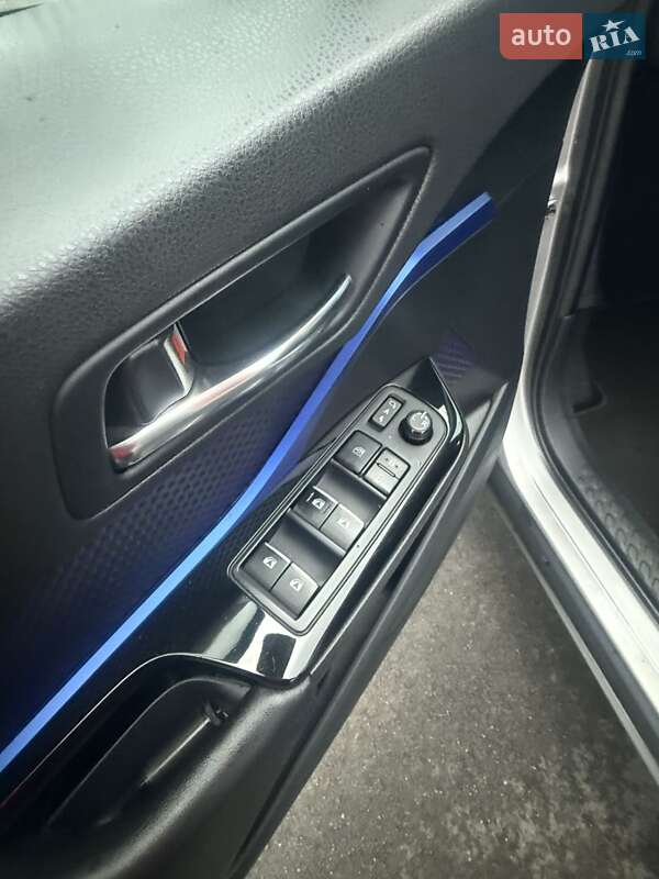 Внедорожник / Кроссовер Toyota C-HR 2016 в Киеве фото 15 Внедорожник / Кроссовер Toyota C-HR 2016 в Киеве