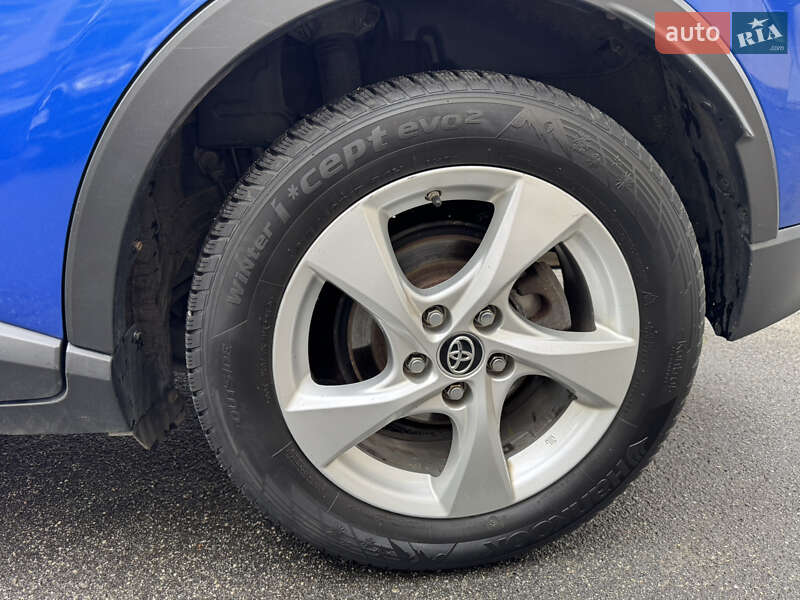 Внедорожник / Кроссовер Toyota C-HR 2017 в Киеве