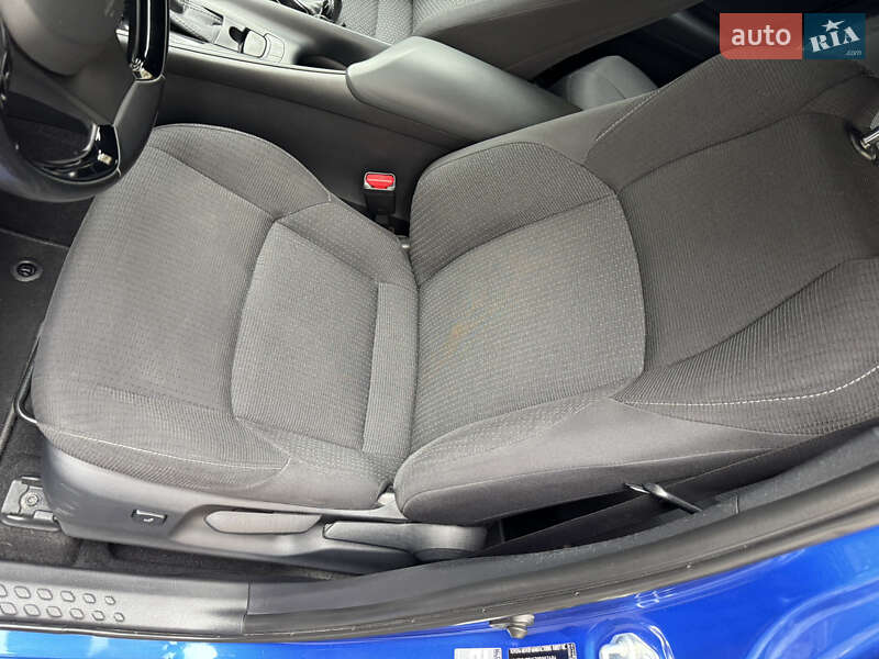 Внедорожник / Кроссовер Toyota C-HR 2017 в Киеве