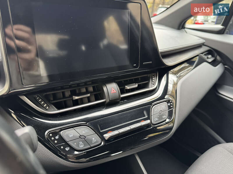 Внедорожник / Кроссовер Toyota C-HR 2017 в Киеве