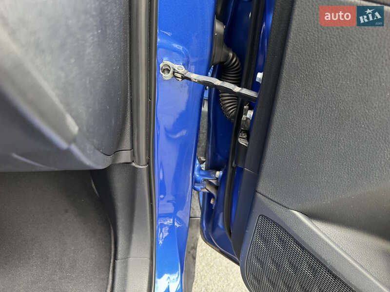 Внедорожник / Кроссовер Toyota C-HR 2017 в Киеве