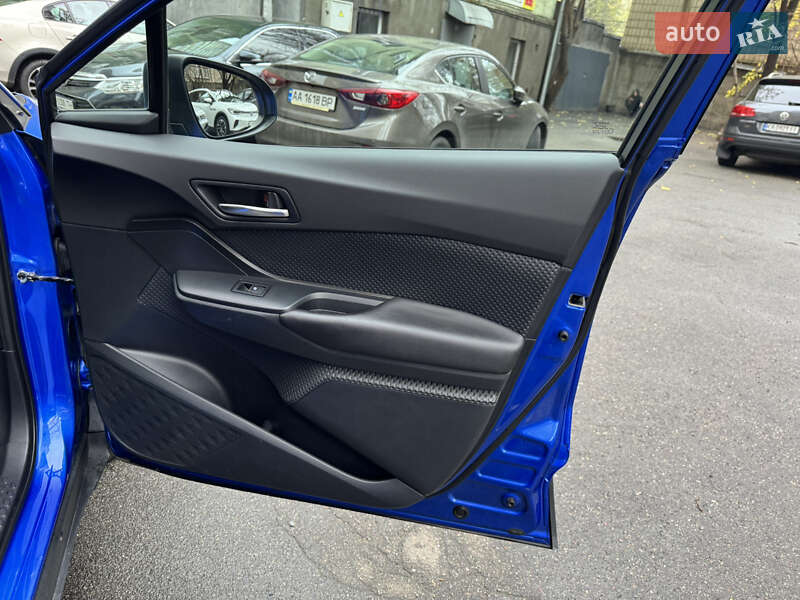 Внедорожник / Кроссовер Toyota C-HR 2017 в Киеве