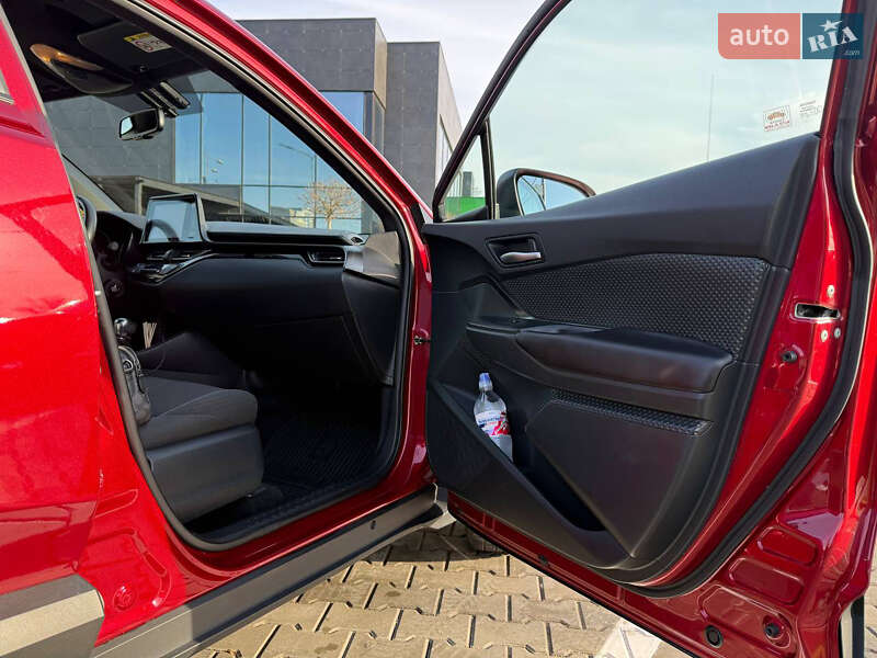 Внедорожник / Кроссовер Toyota C-HR 2017 в Днепре фото 17 Внедорожник / Кроссовер Toyota C-HR 2017 в Днепре