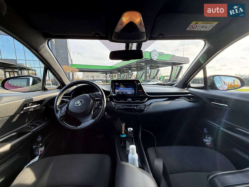 Внедорожник / Кроссовер Toyota C-HR 2017 в Днепре фото 13 Внедорожник / Кроссовер Toyota C-HR 2017 в Днепре