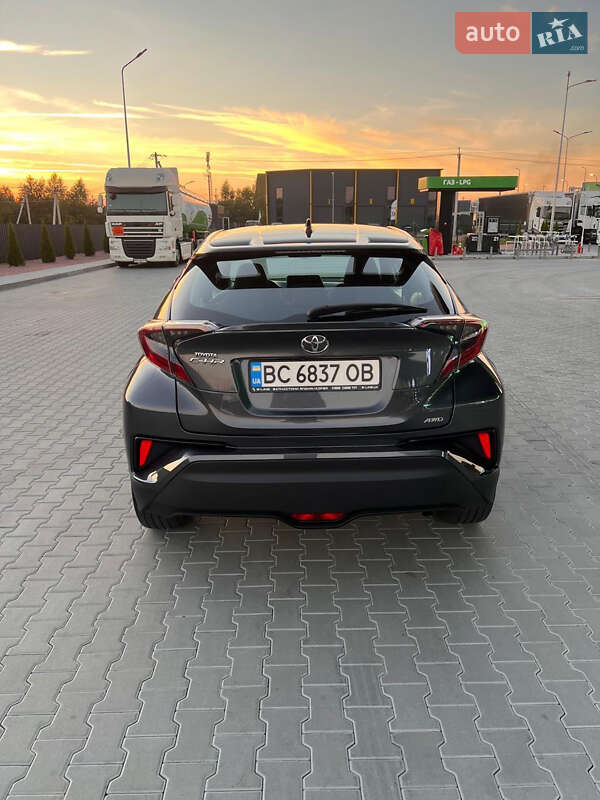 Внедорожник / Кроссовер Toyota C-HR 2017 в Львове