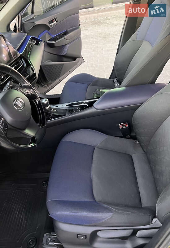 Внедорожник / Кроссовер Toyota C-HR 2017 в Львове