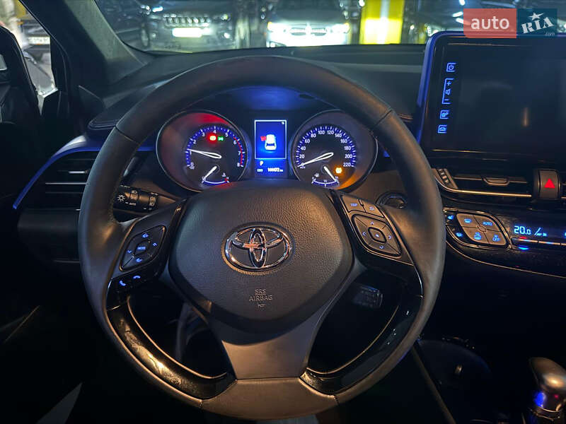 Внедорожник / Кроссовер Toyota C-HR 2017 в Львове