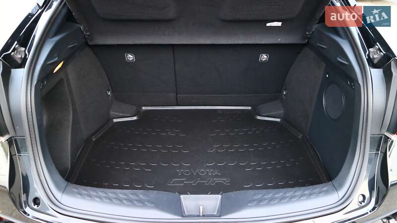 Внедорожник / Кроссовер Toyota C-HR 2018 в Киеве