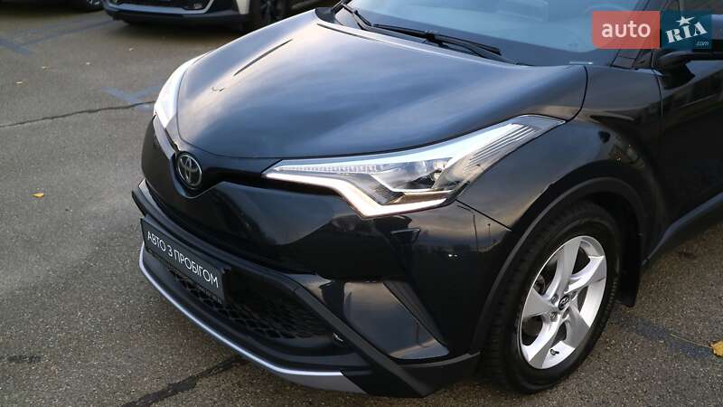 Внедорожник / Кроссовер Toyota C-HR 2018 в Киеве