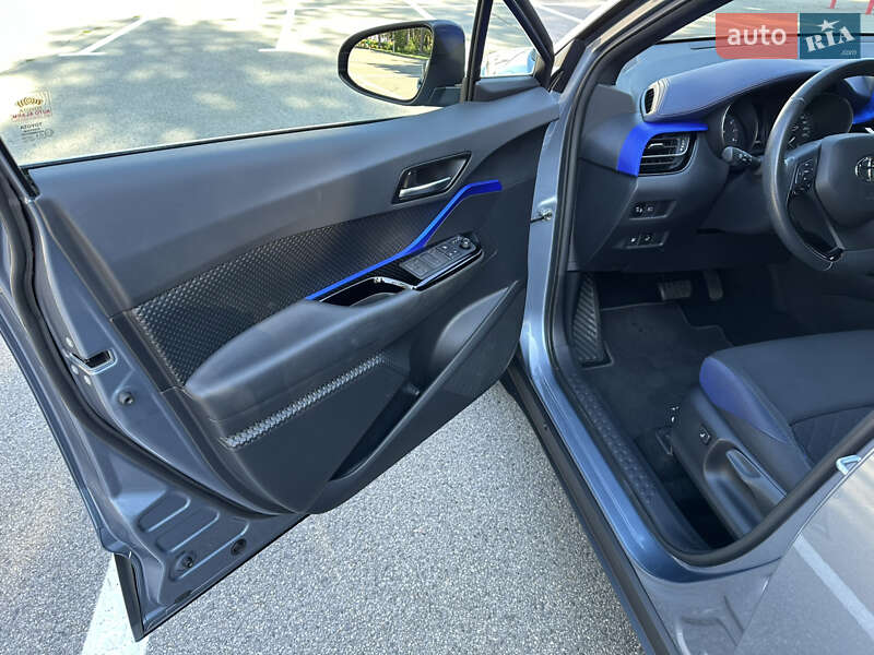 Внедорожник / Кроссовер Toyota C-HR 2019 в Харькове