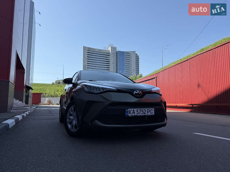 Внедорожник / Кроссовер Toyota C-HR 2021 в Киеве