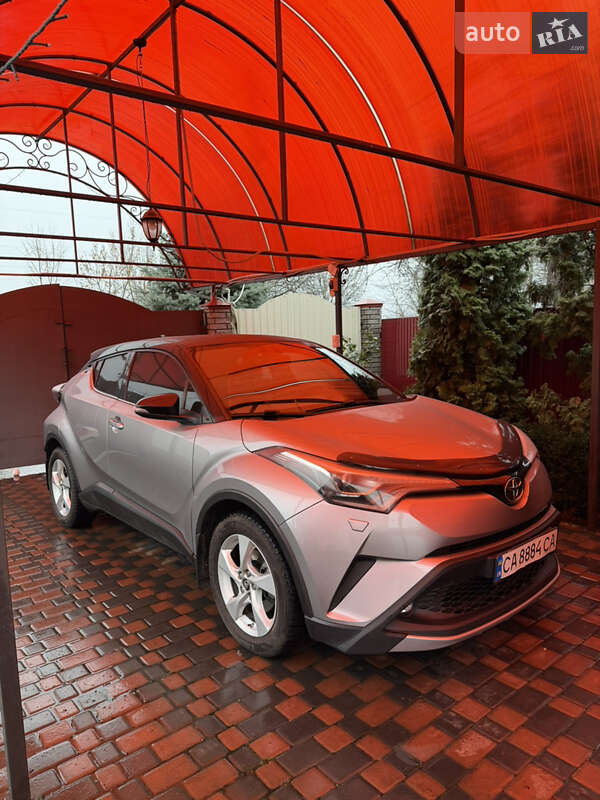 Внедорожник / Кроссовер Toyota C-HR 2016 в Драбове