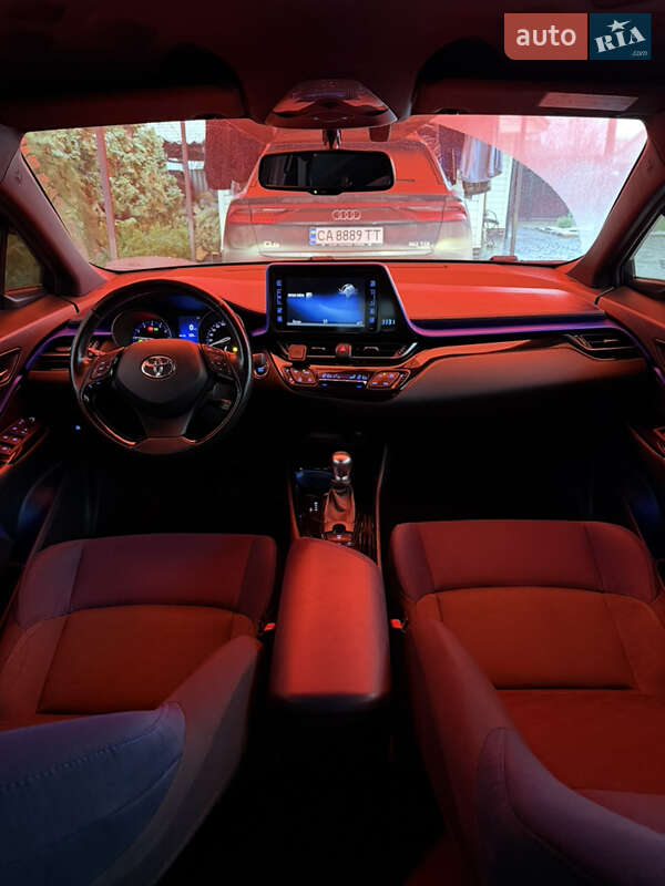 Внедорожник / Кроссовер Toyota C-HR 2016 в Драбове