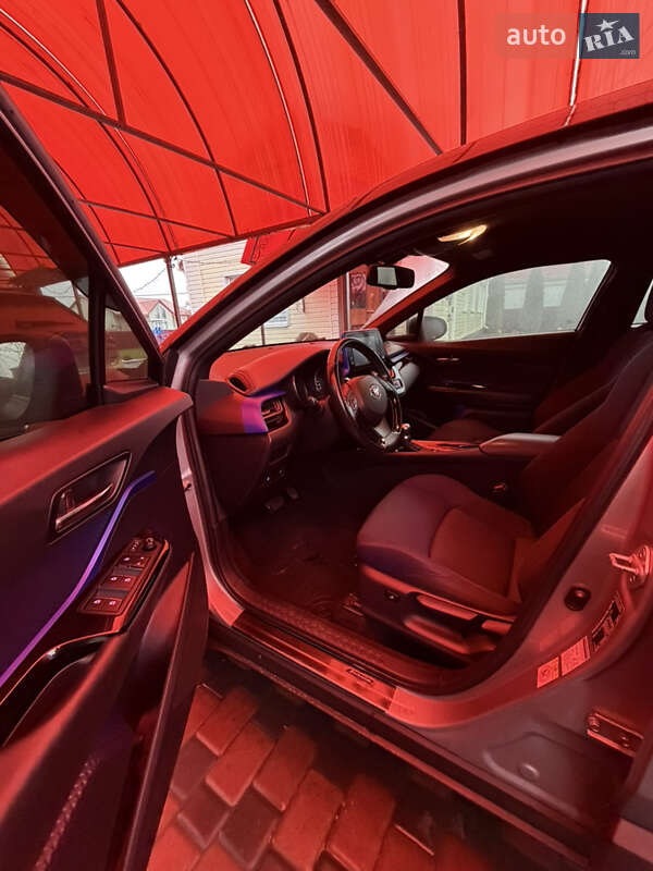 Внедорожник / Кроссовер Toyota C-HR 2016 в Драбове