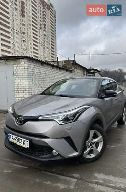 Внедорожник / Кроссовер Toyota C-HR 2016 в Киеве