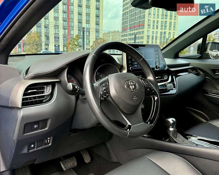 Внедорожник / Кроссовер Toyota C-HR 2019 в Киеве