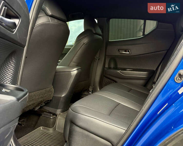 Внедорожник / Кроссовер Toyota C-HR 2019 в Киеве