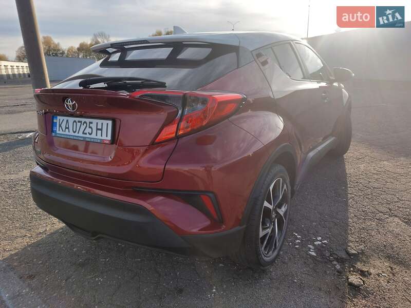 Позашляховик / Кросовер Toyota C-HR 2018 в Києві