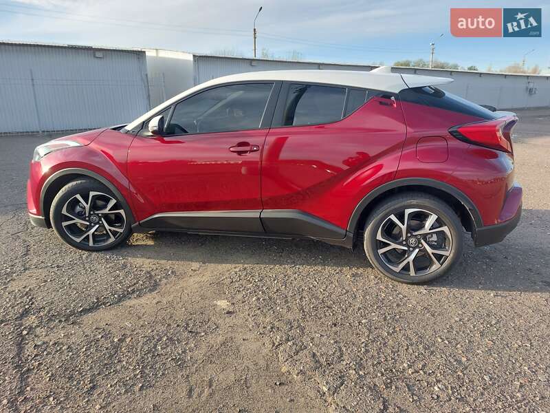 Позашляховик / Кросовер Toyota C-HR 2018 в Києві