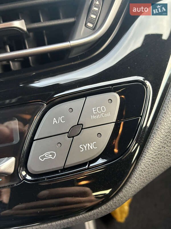 Внедорожник / Кроссовер Toyota C-HR 2019 в Киеве