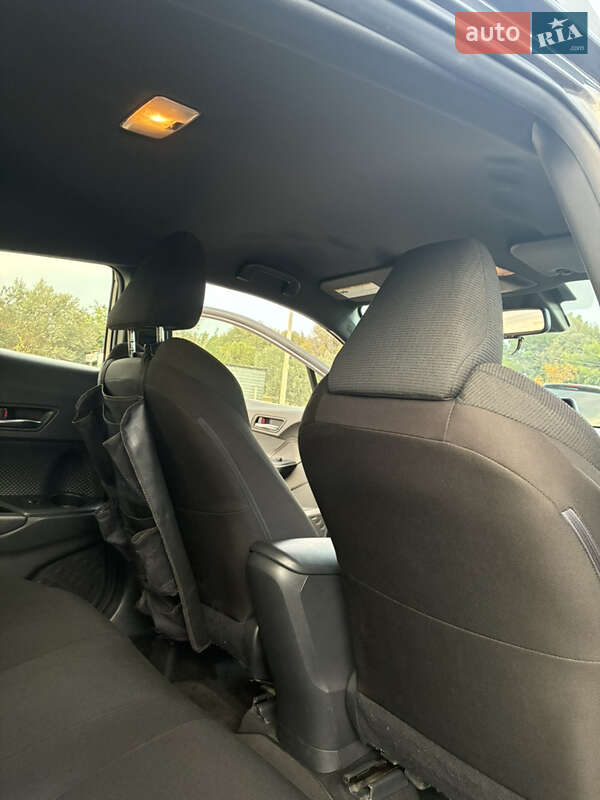 Внедорожник / Кроссовер Toyota C-HR 2019 в Киеве