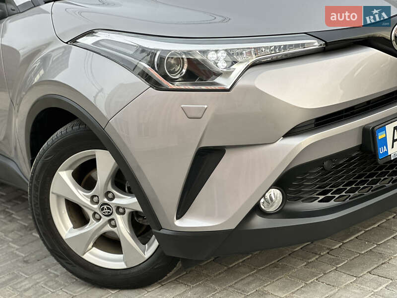 Позашляховик / Кросовер Toyota C-HR 2016 в Вінниці