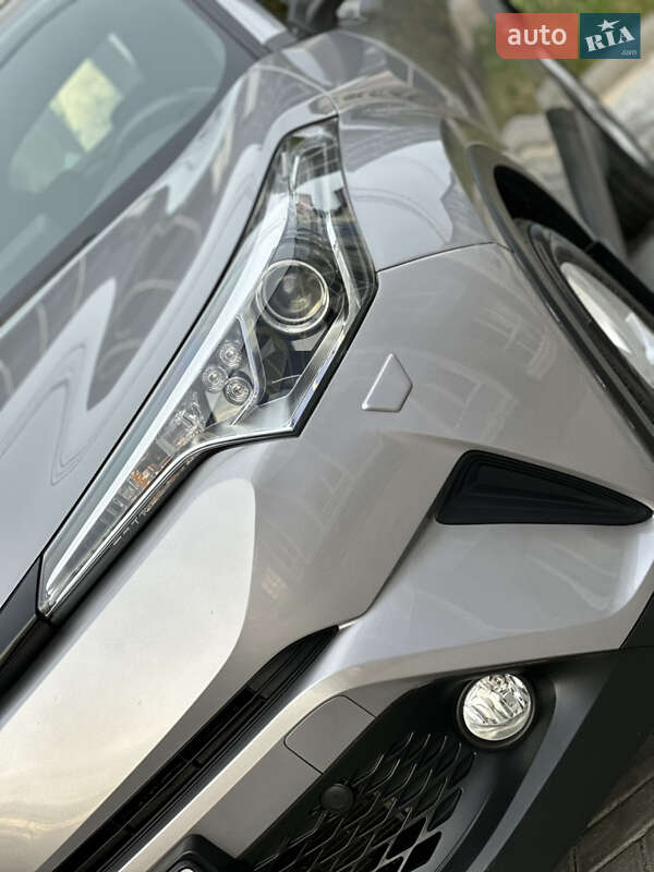 Позашляховик / Кросовер Toyota C-HR 2016 в Вінниці