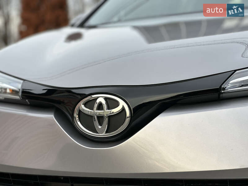 Позашляховик / Кросовер Toyota C-HR 2016 в Вінниці