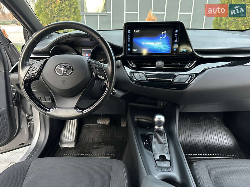 Позашляховик / Кросовер Toyota C-HR 2016 в Вінниці