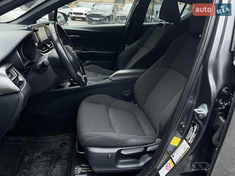 Позашляховик / Кросовер Toyota C-HR 2017 в Києві фото 8 Позашляховик / Кросовер Toyota C-HR 2017 в Києві