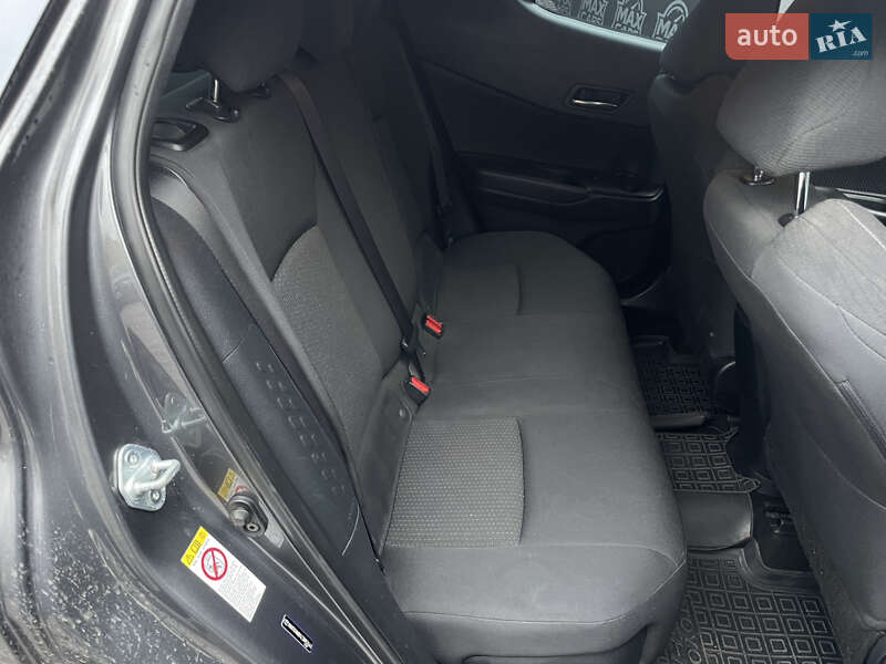 Позашляховик / Кросовер Toyota C-HR 2017 в Києві фото 11 Позашляховик / Кросовер Toyota C-HR 2017 в Києві