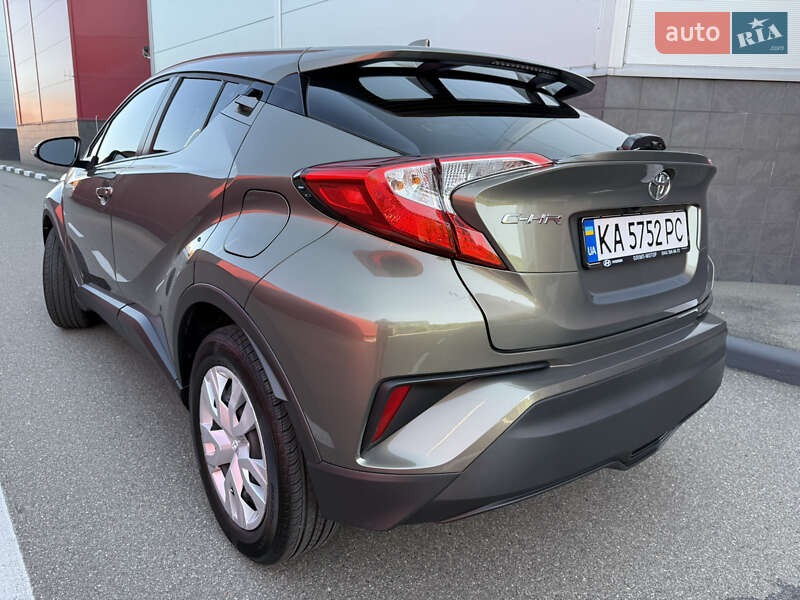 Внедорожник / Кроссовер Toyota C-HR 2021 в Киеве
