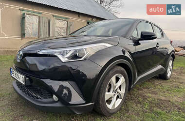 Внедорожник / Кроссовер Toyota C-HR 2018 в Царичанке