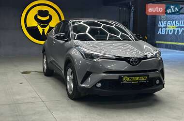 Внедорожник / Кроссовер Toyota C-HR 2016 в Черновцах