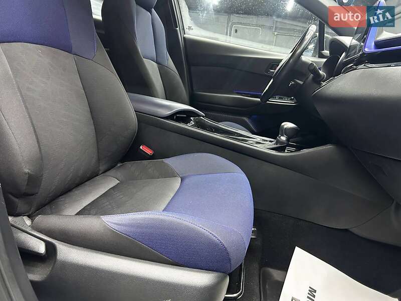 Позашляховик / Кросовер Toyota C-HR 2016 в Чернівцях