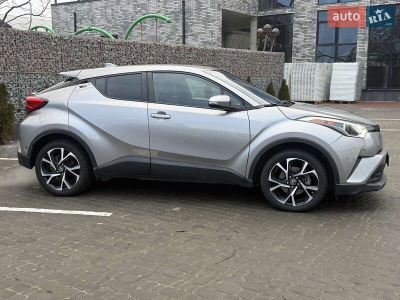 Позашляховик / Кросовер Toyota C-HR 2017 в Житомирі
