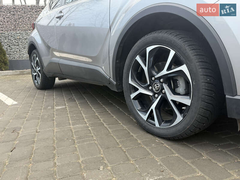 Позашляховик / Кросовер Toyota C-HR 2017 в Житомирі